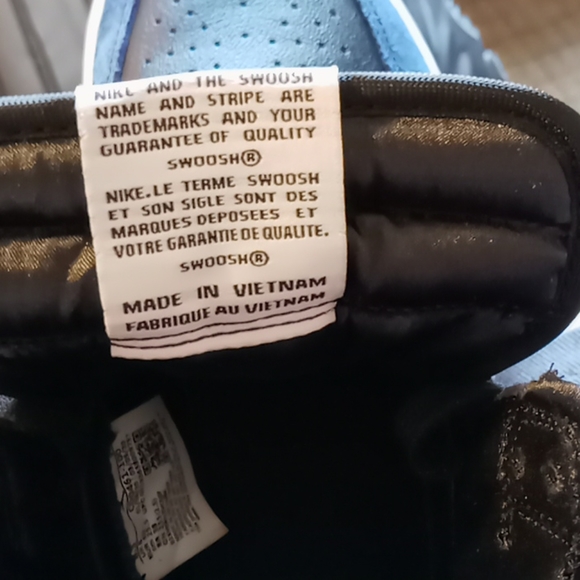 Sneakers - Picture 5 of 6